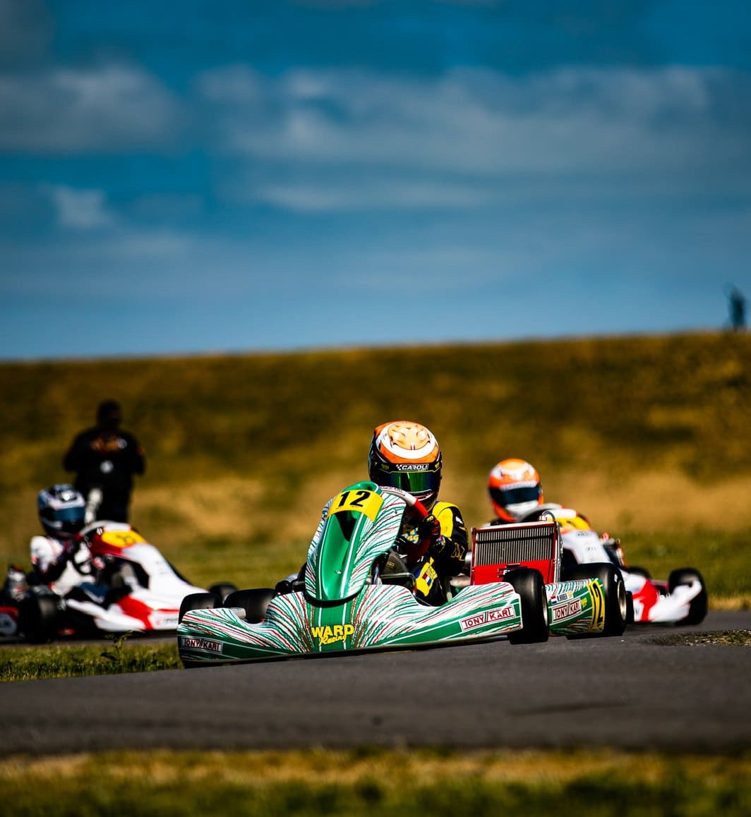 Twee karts wiel aan wiel